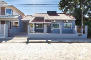 Casa com 04 dormitórios - Saia da rotina e venha viver essa tranquilidade